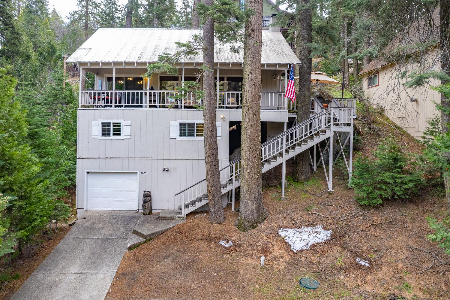 44261 Shaver Lake Rd, Shaver Lake, CA 93664