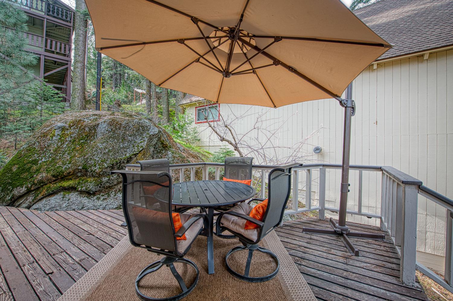 44261 Shaver Lake Rd, Shaver Lake, CA 93664