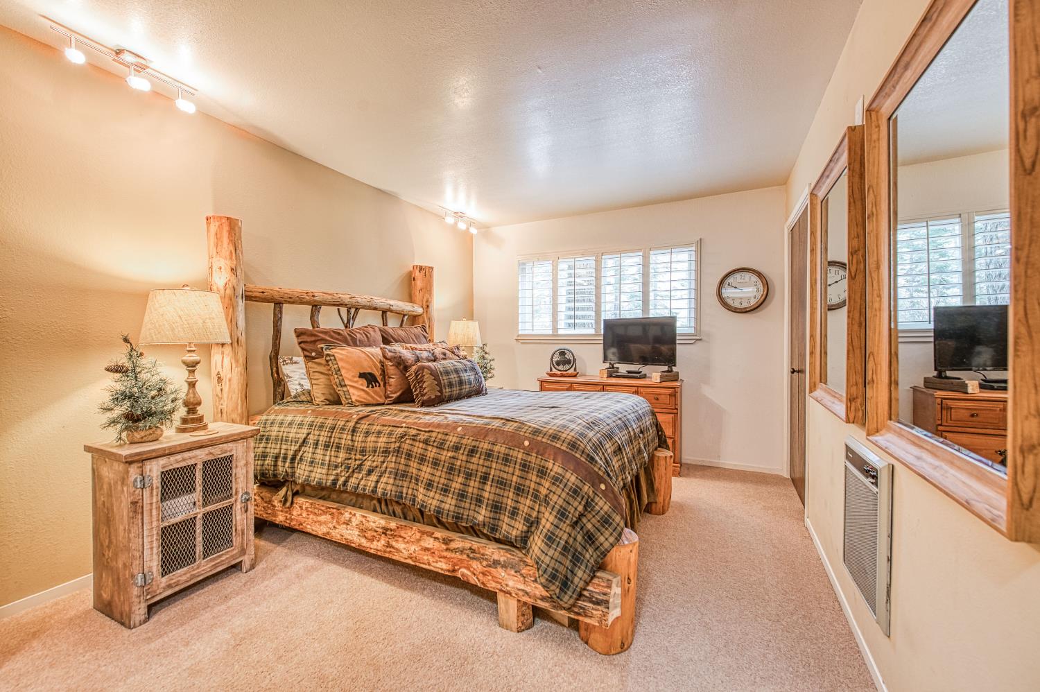 44261 Shaver Lake Rd, Shaver Lake, CA 93664