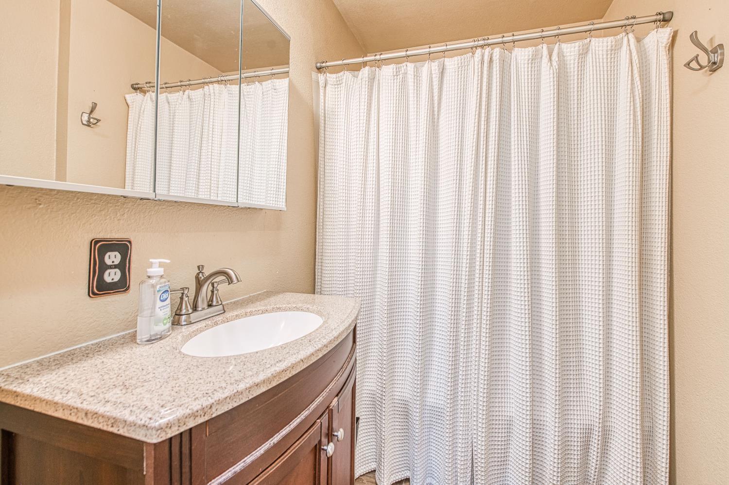 44261 Shaver Lake Rd, Shaver Lake, CA 93664