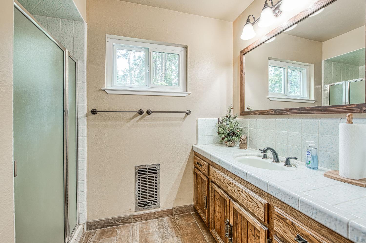 44261 Shaver Lake Rd, Shaver Lake, CA 93664