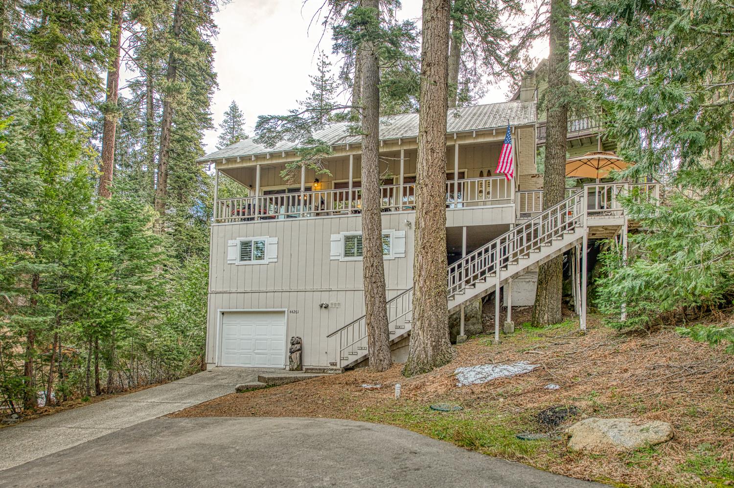 44261 Shaver Lake Rd, Shaver Lake, CA 93664