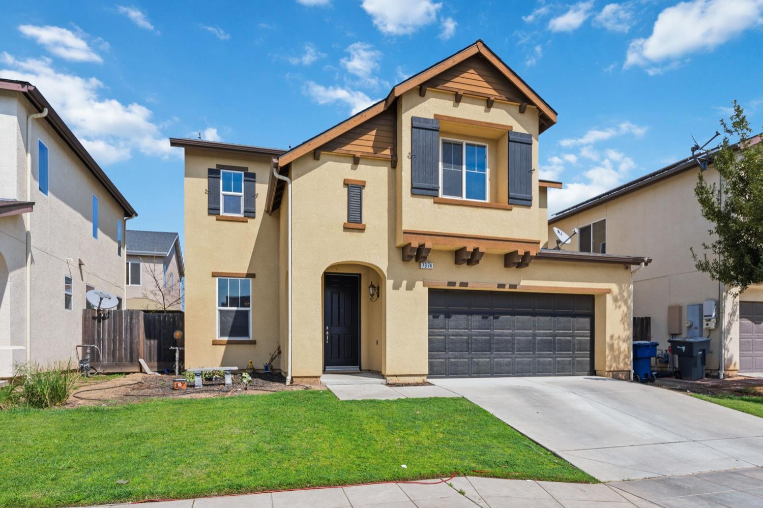 7374 E Giavanna Ave, Fresno, CA 93737