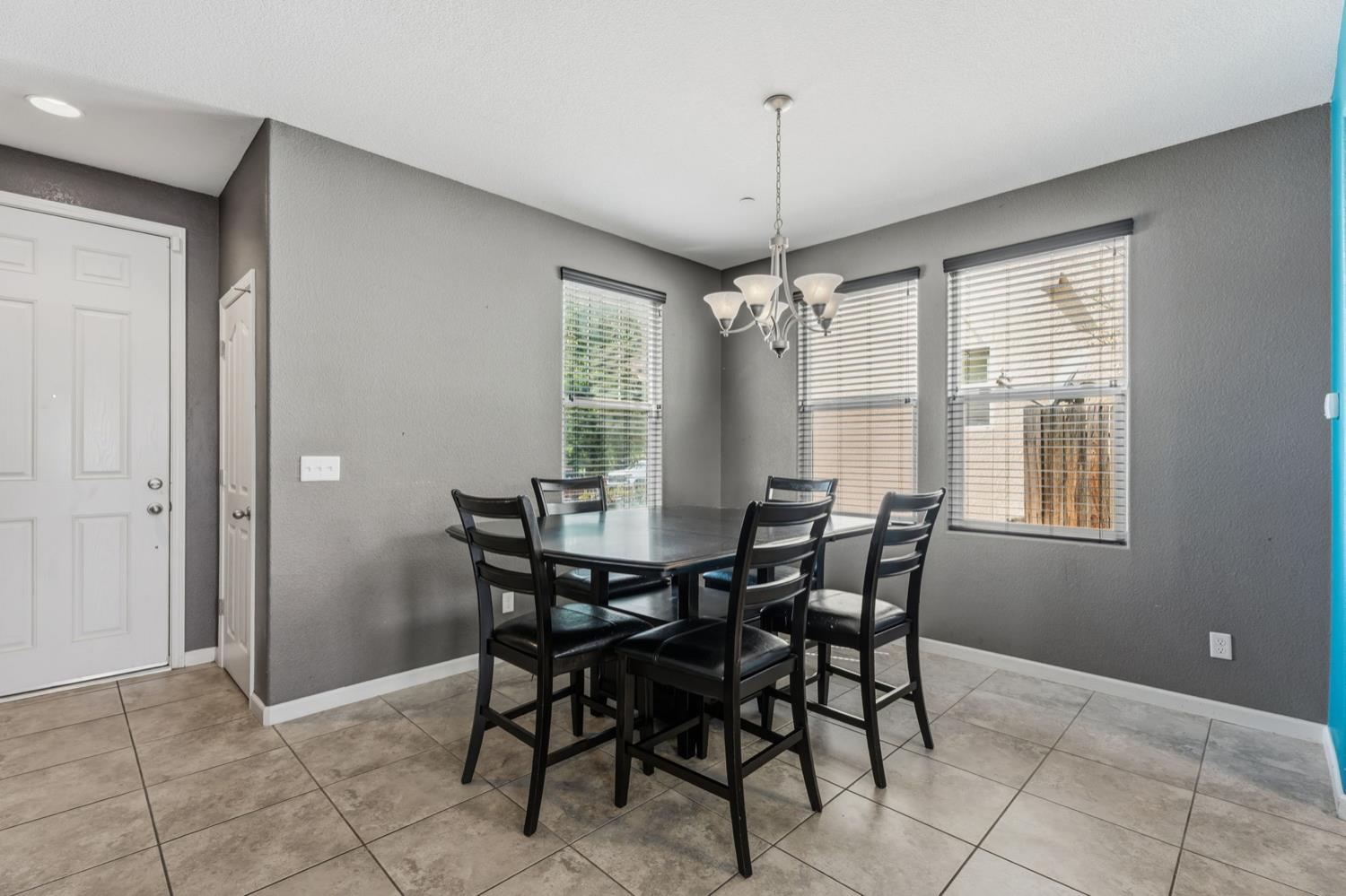 7374 E Giavanna Ave, Fresno, CA 93737