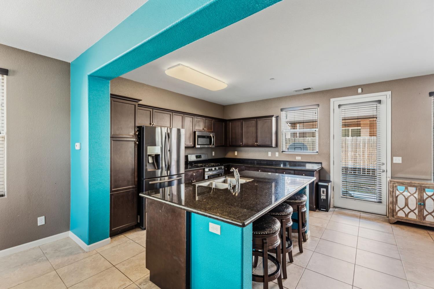 7374 E Giavanna Ave, Fresno, CA 93737