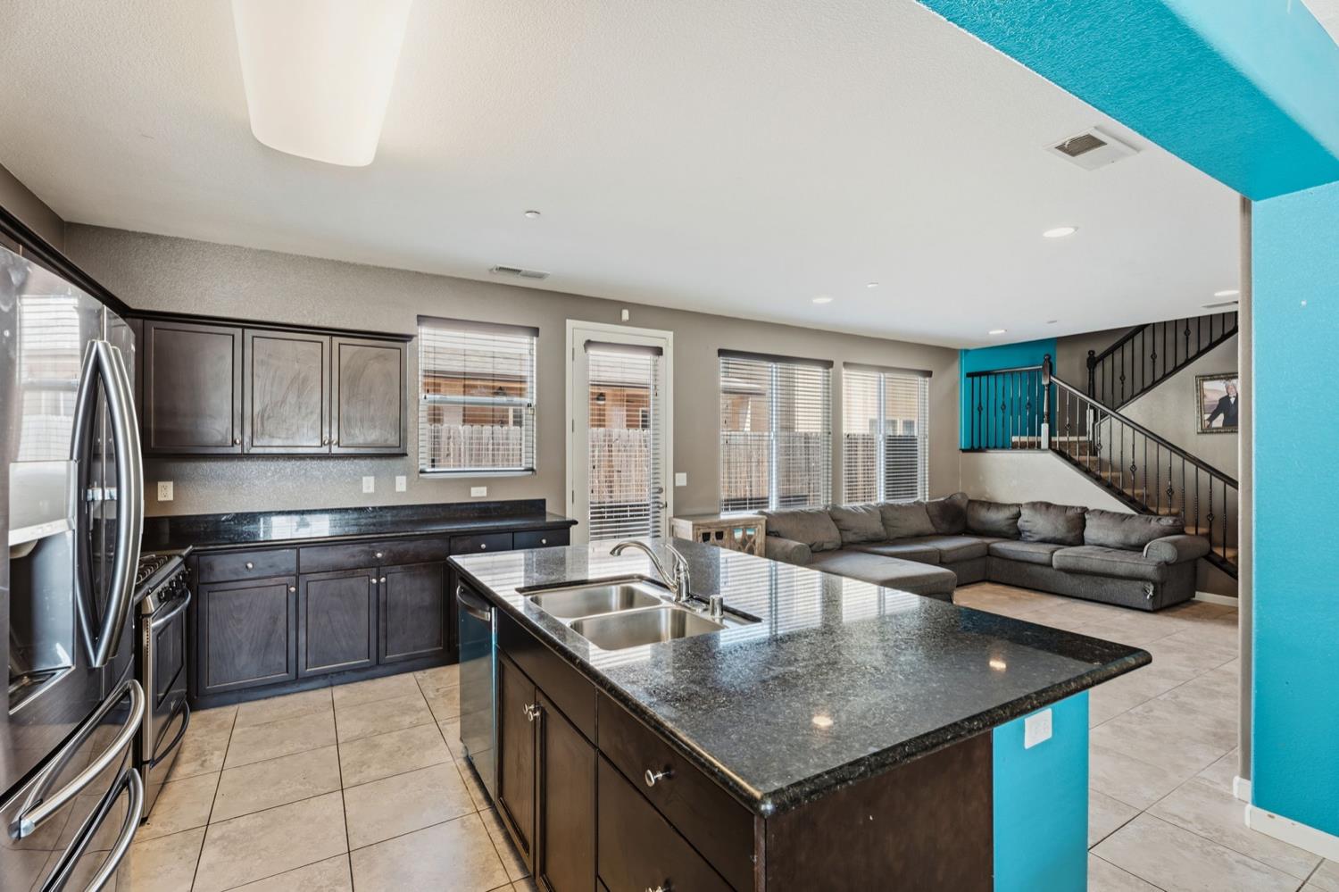 7374 E Giavanna Ave, Fresno, CA 93737