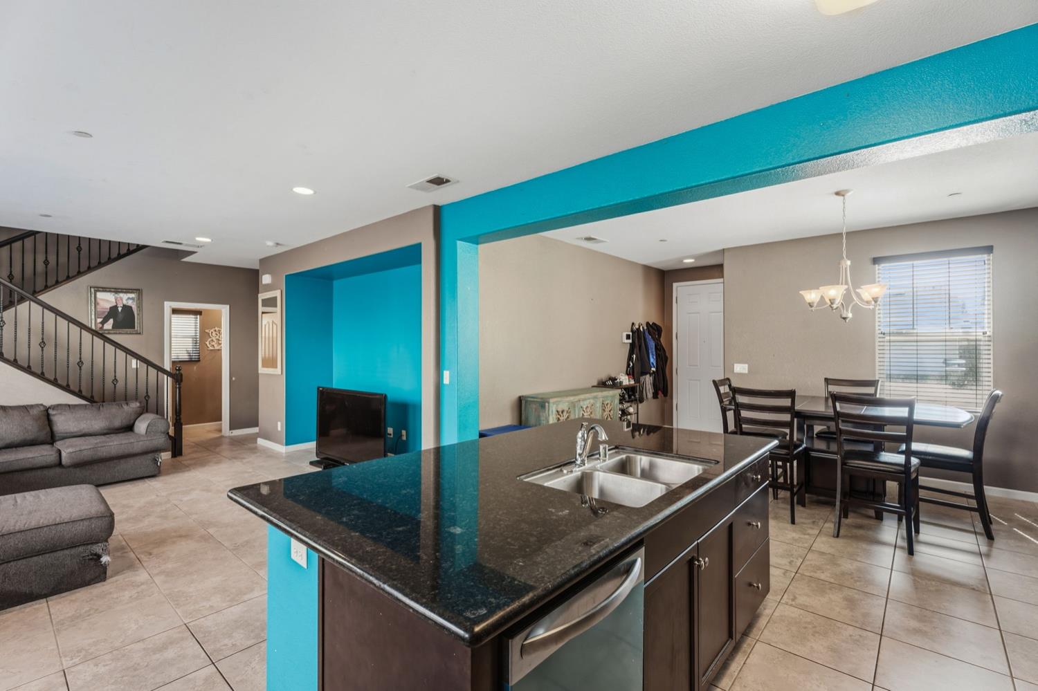 7374 E Giavanna Ave, Fresno, CA 93737