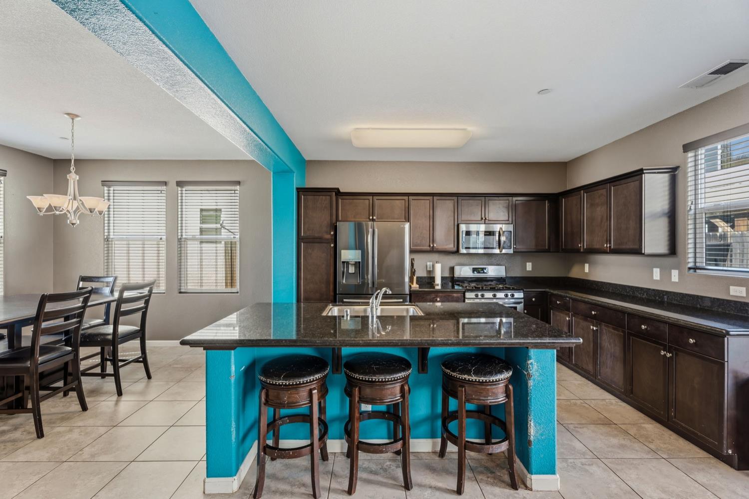 7374 E Giavanna Ave, Fresno, CA 93737