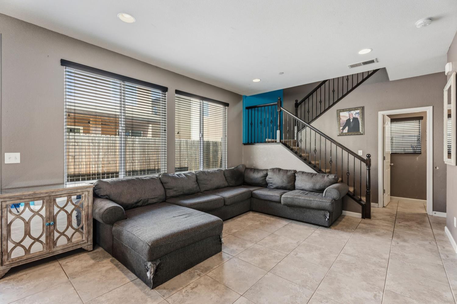 7374 E Giavanna Ave, Fresno, CA 93737