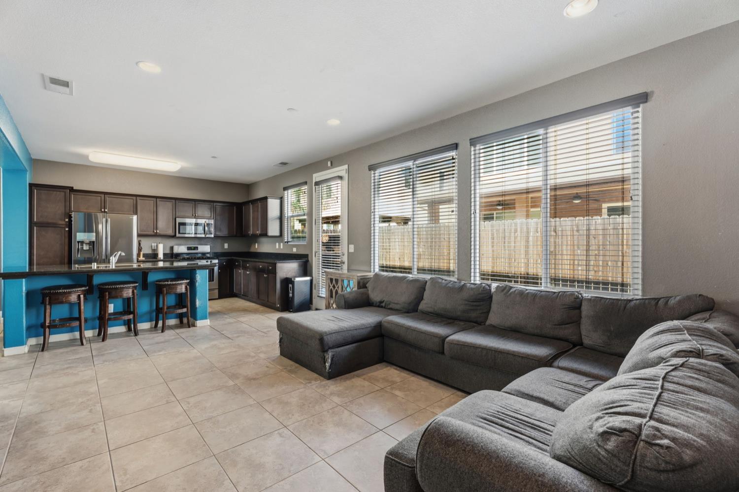 7374 E Giavanna Ave, Fresno, CA 93737