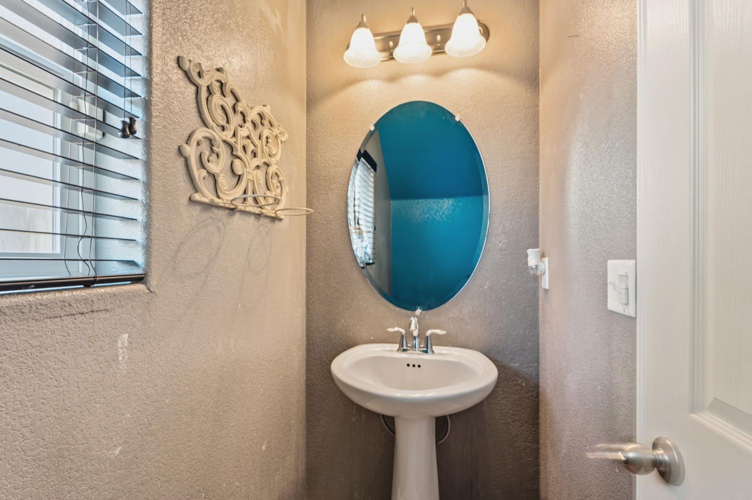 7374 E Giavanna Ave, Fresno, CA 93737