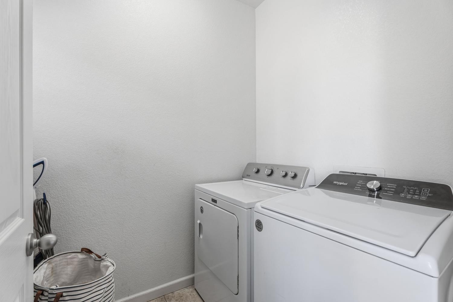 7374 E Giavanna Ave, Fresno, CA 93737