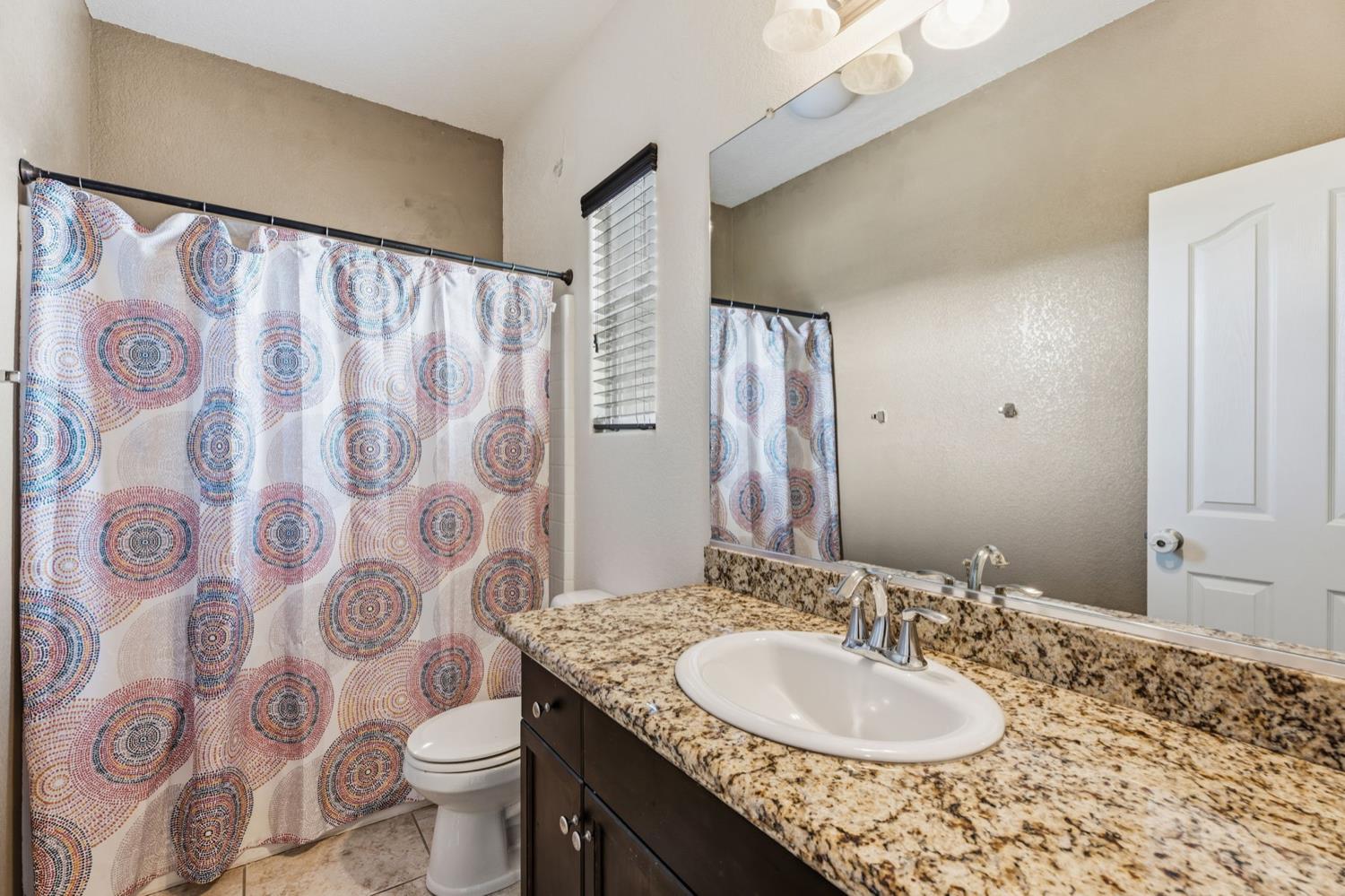 7374 E Giavanna Ave, Fresno, CA 93737