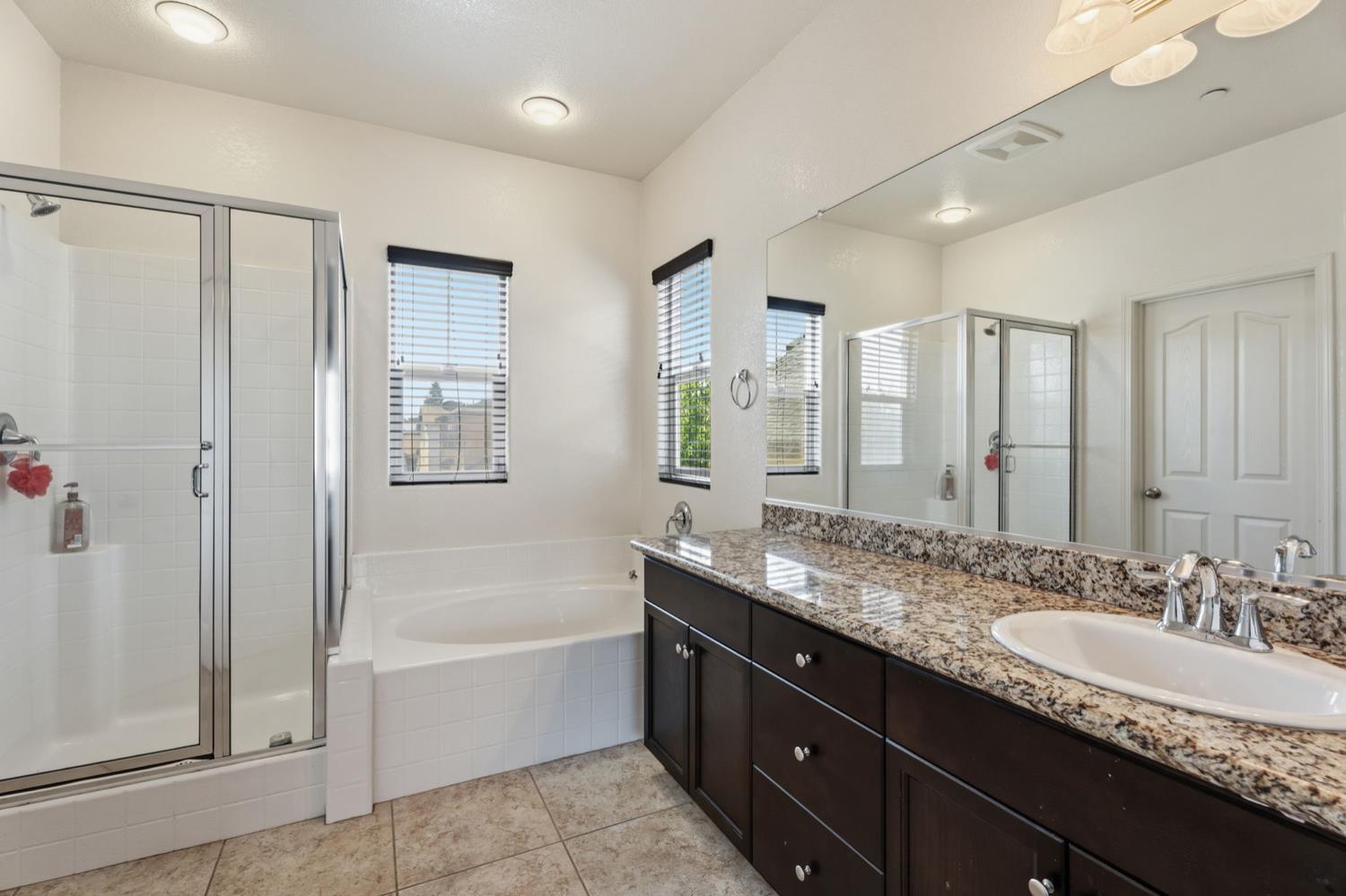 7374 E Giavanna Ave, Fresno, CA 93737