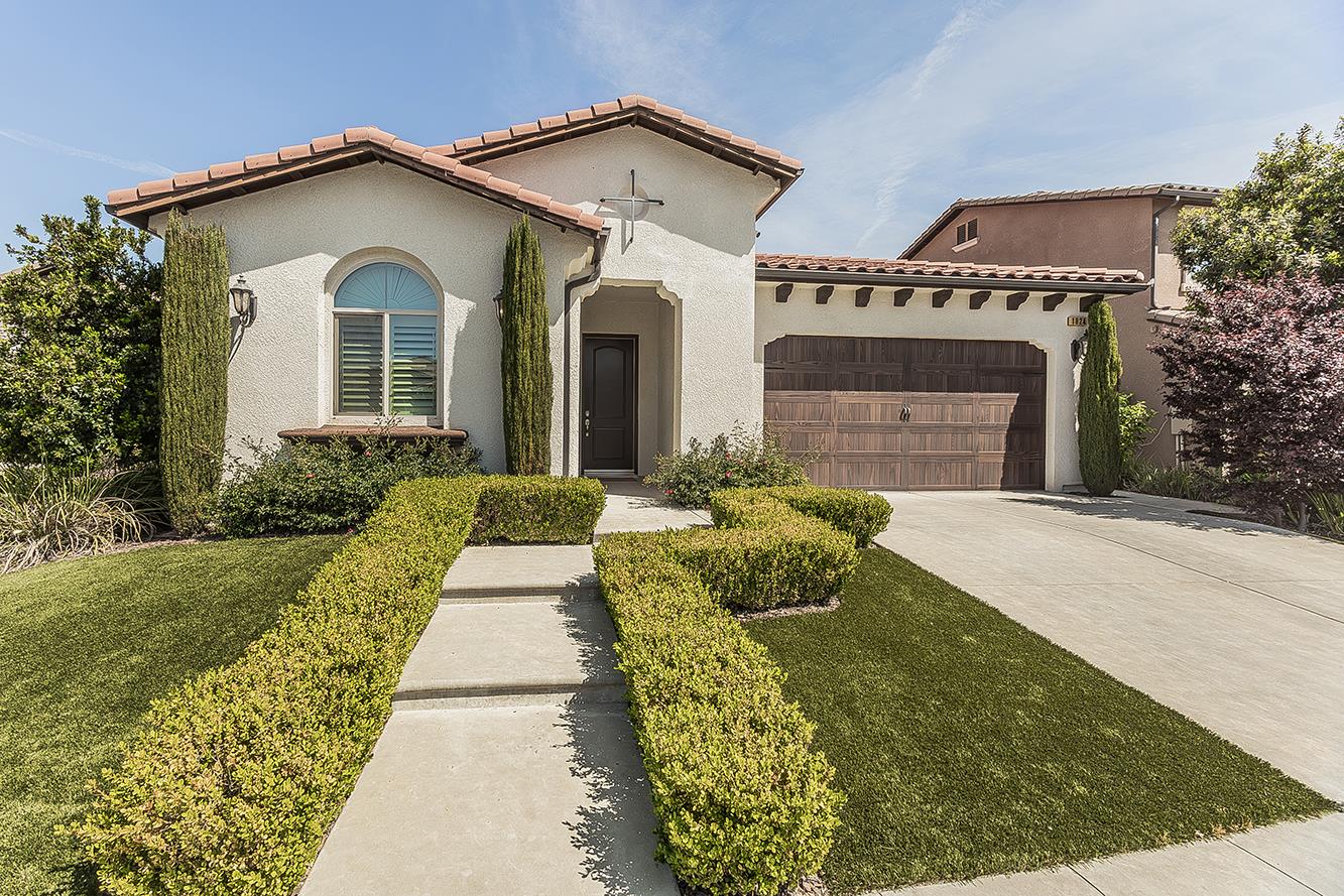 1924 E Via Fiore Ave, Fresno, CA 93730