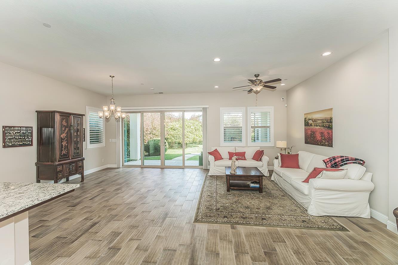 1924 E Via Fiore Ave, Fresno, CA 93730