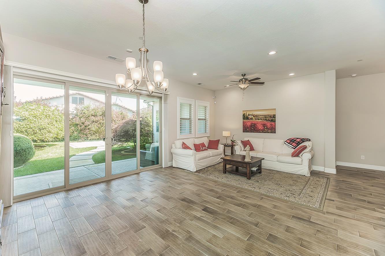 1924 E Via Fiore Ave, Fresno, CA 93730