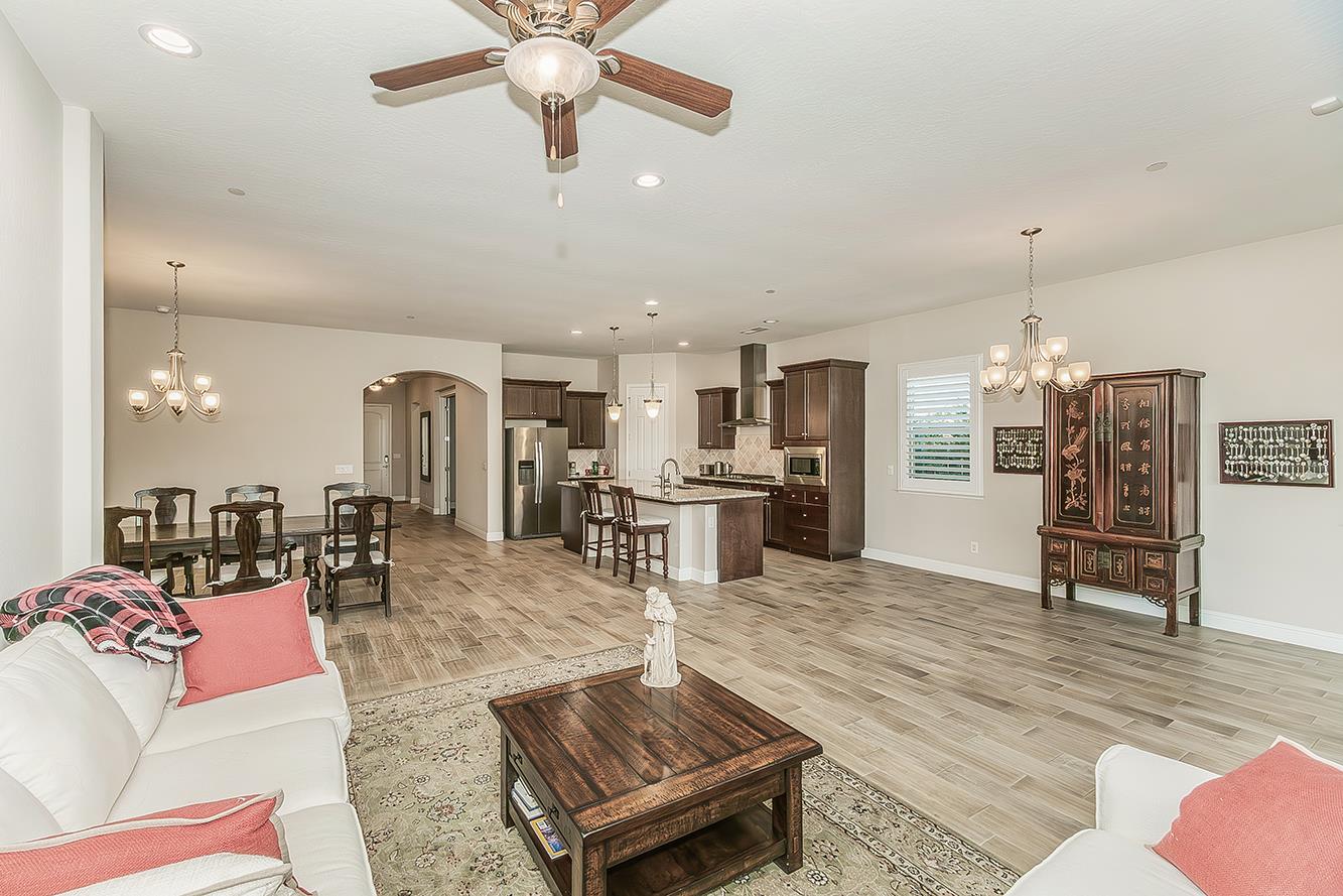 1924 E Via Fiore Ave, Fresno, CA 93730