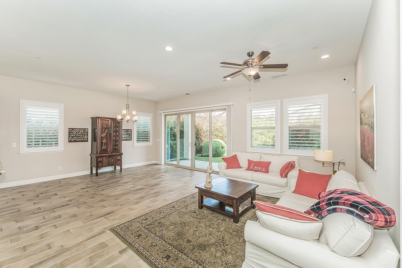 1924 E Via Fiore Ave, Fresno, CA 93730