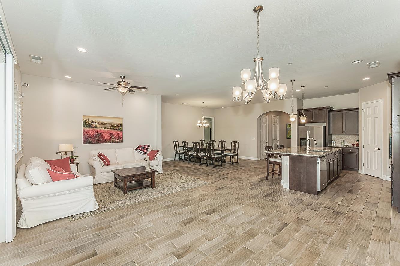 1924 E Via Fiore Ave, Fresno, CA 93730