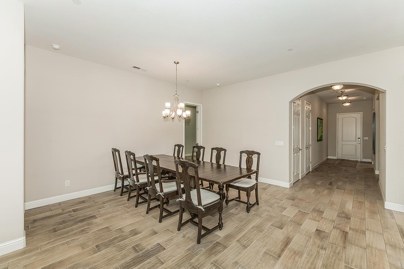 1924 E Via Fiore Ave, Fresno, CA 93730