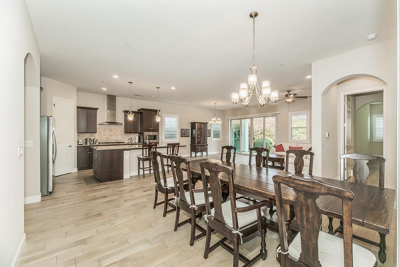 1924 E Via Fiore Ave, Fresno, CA 93730