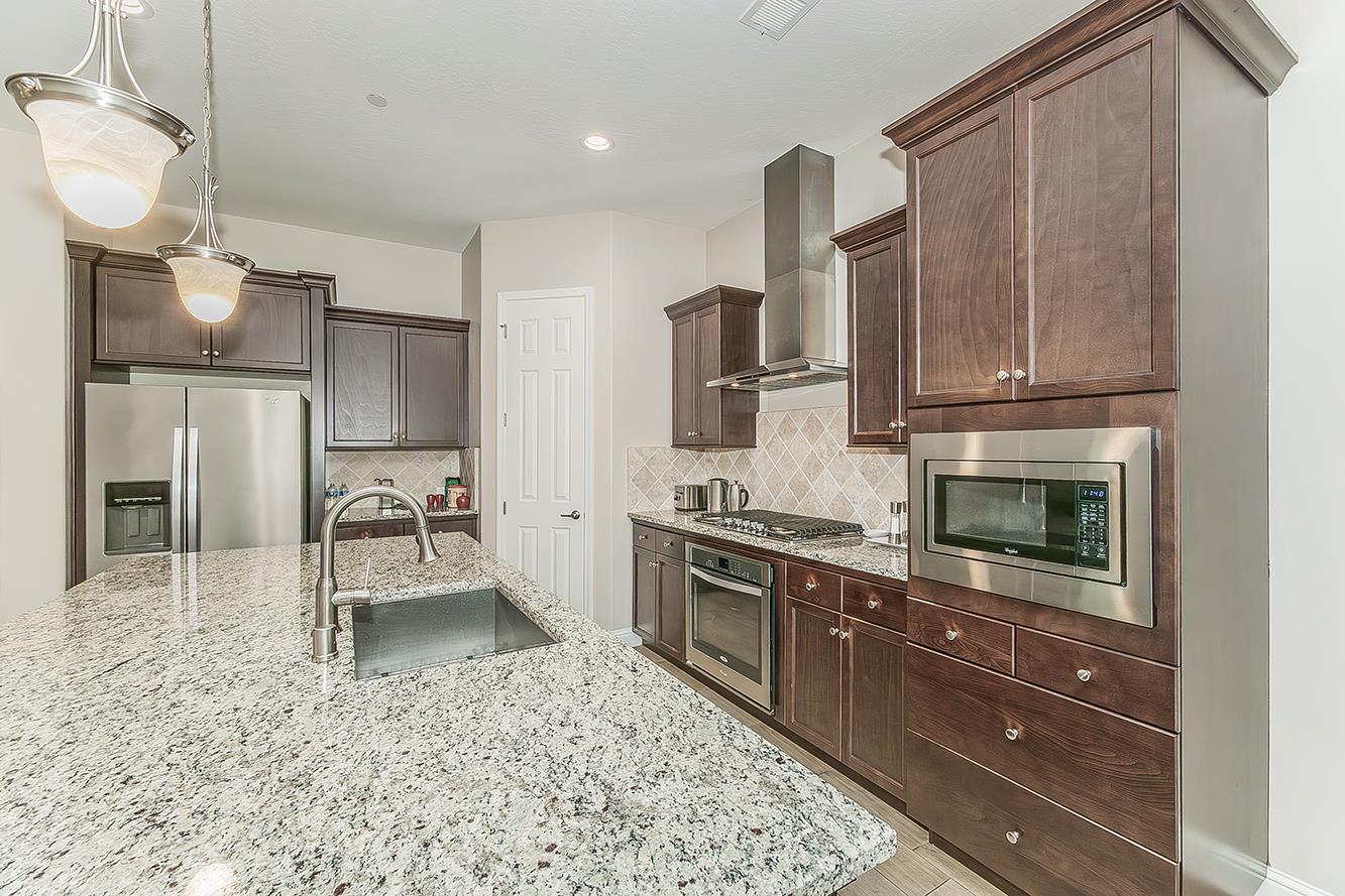 1924 E Via Fiore Ave, Fresno, CA 93730