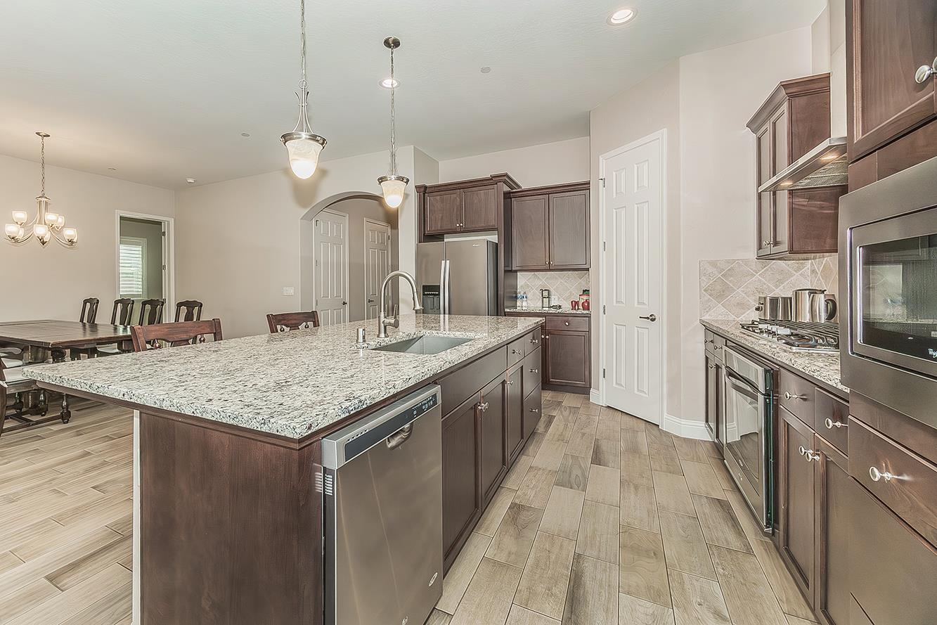 1924 E Via Fiore Ave, Fresno, CA 93730