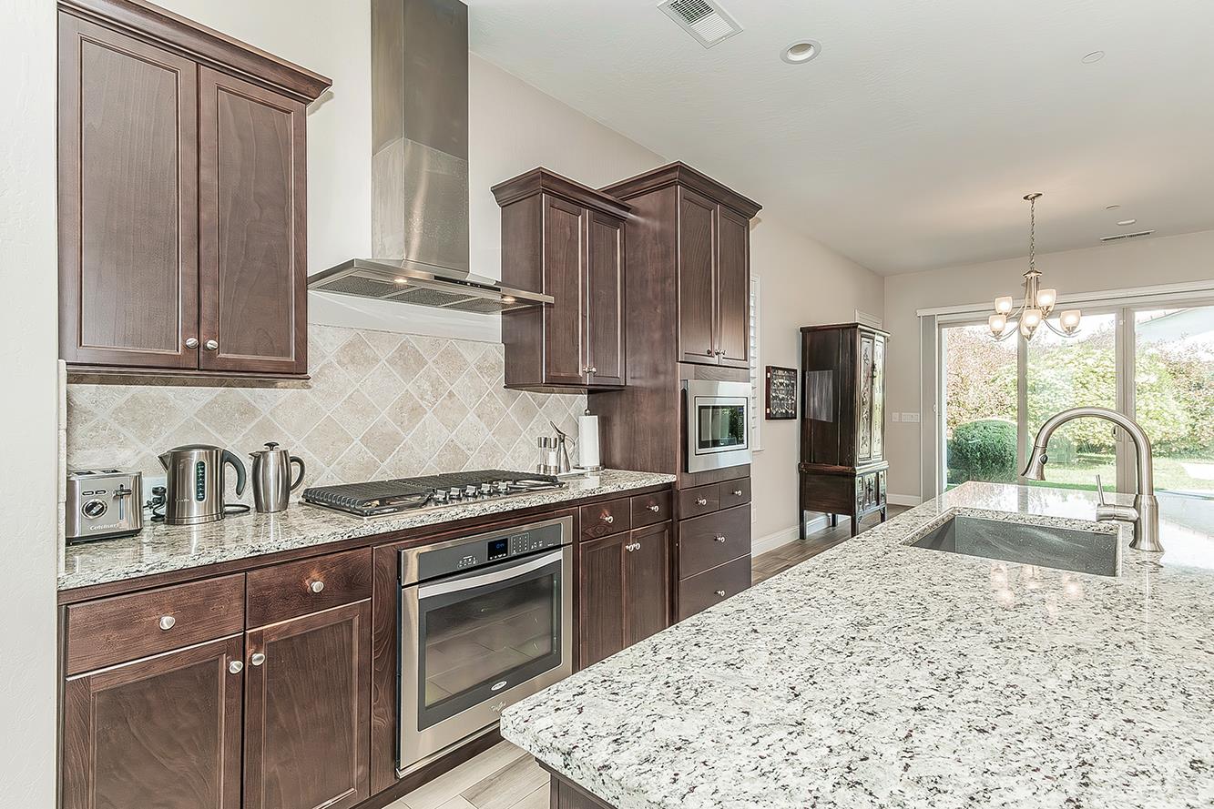 1924 E Via Fiore Ave, Fresno, CA 93730