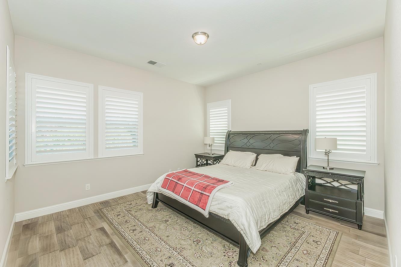 1924 E Via Fiore Ave, Fresno, CA 93730