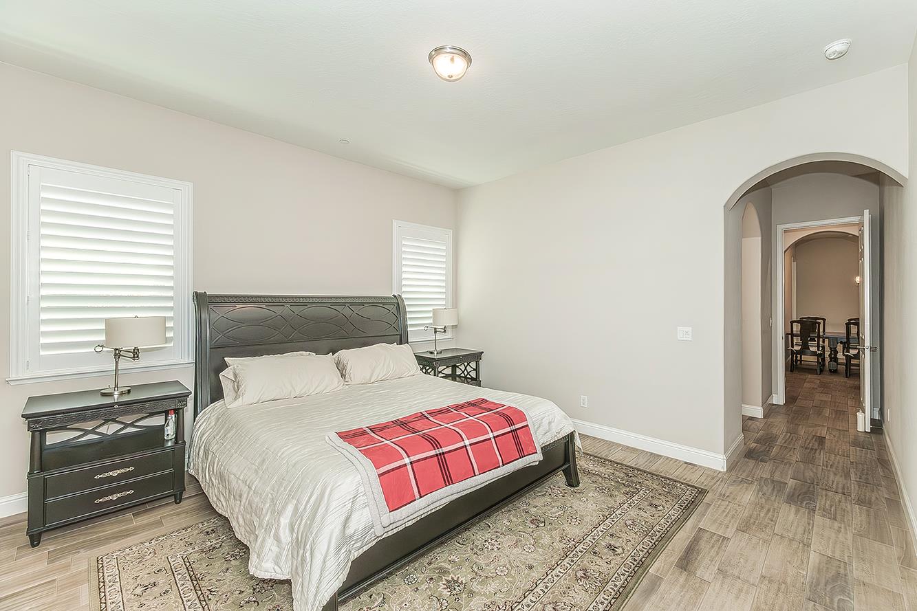 1924 E Via Fiore Ave, Fresno, CA 93730