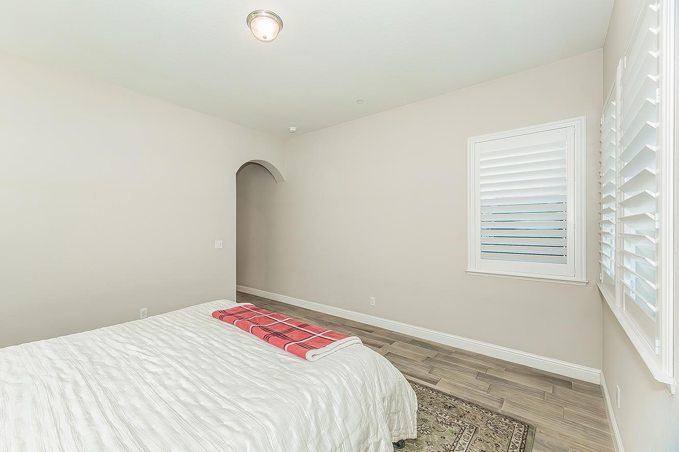 1924 E Via Fiore Ave, Fresno, CA 93730