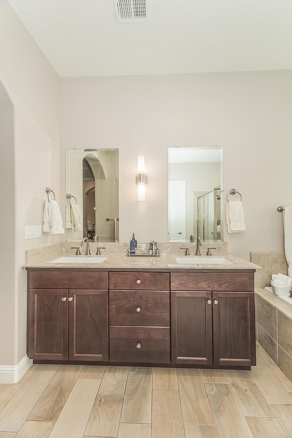 1924 E Via Fiore Ave, Fresno, CA 93730