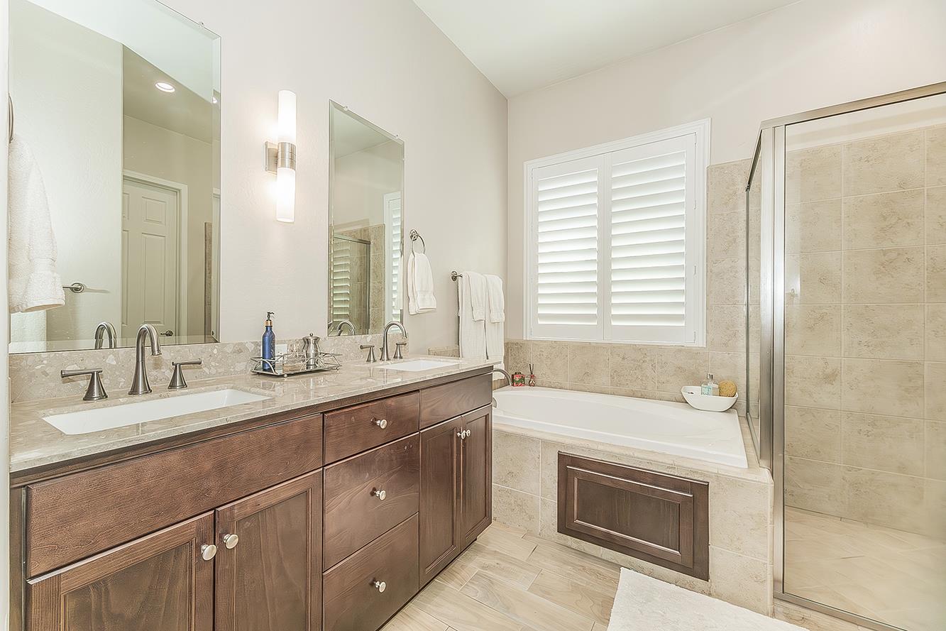 1924 E Via Fiore Ave, Fresno, CA 93730