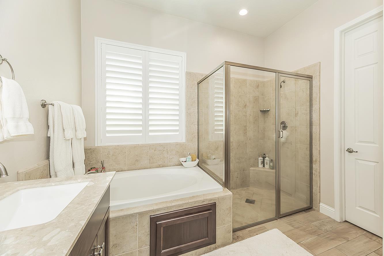 1924 E Via Fiore Ave, Fresno, CA 93730