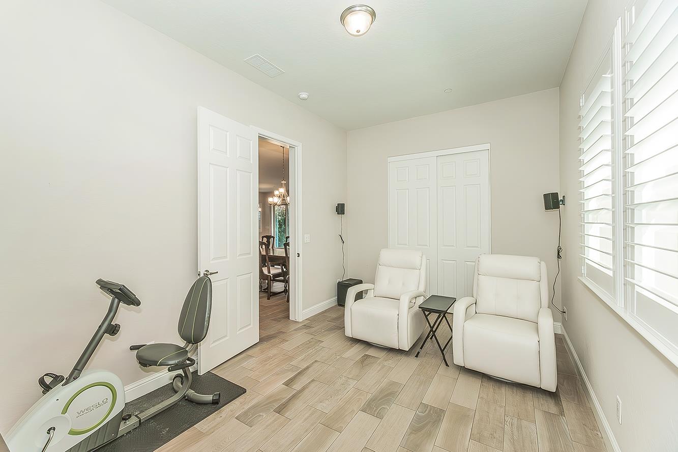 1924 E Via Fiore Ave, Fresno, CA 93730