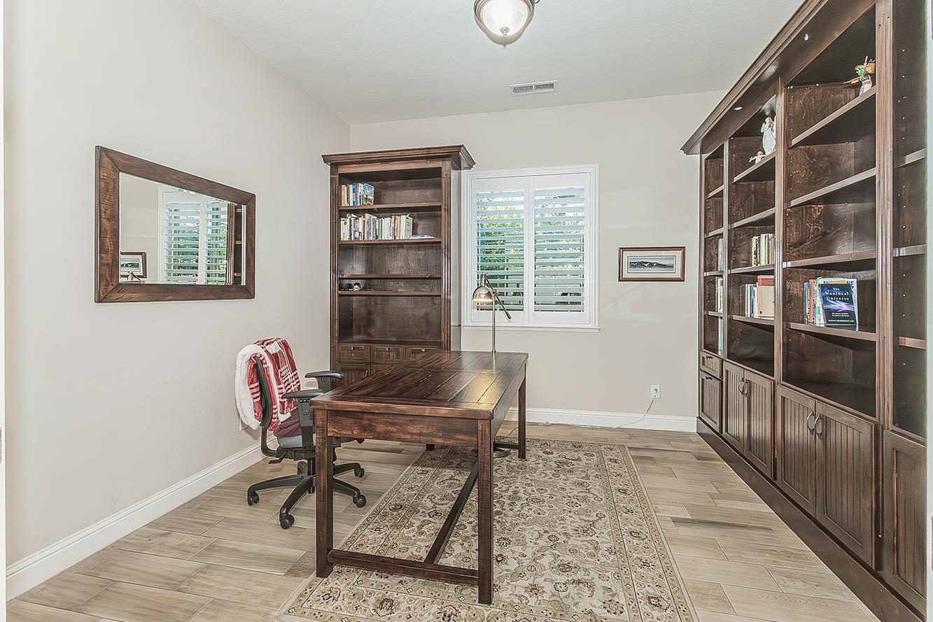 1924 E Via Fiore Ave, Fresno, CA 93730