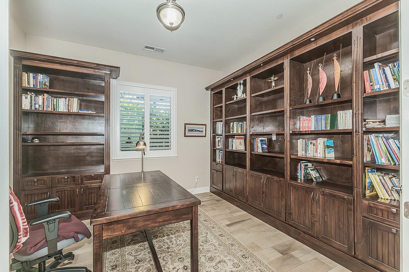 1924 E Via Fiore Ave, Fresno, CA 93730