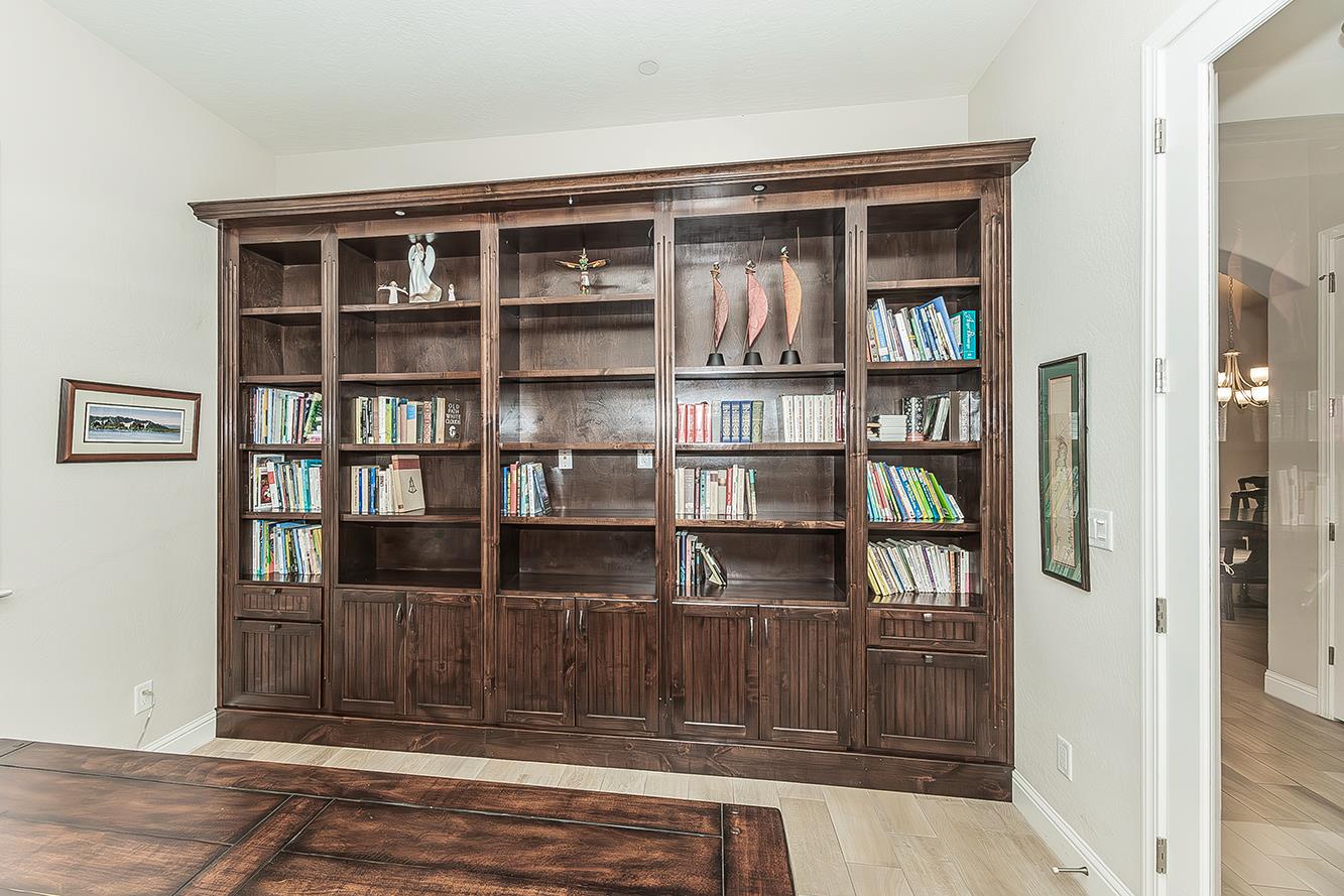 1924 E Via Fiore Ave, Fresno, CA 93730