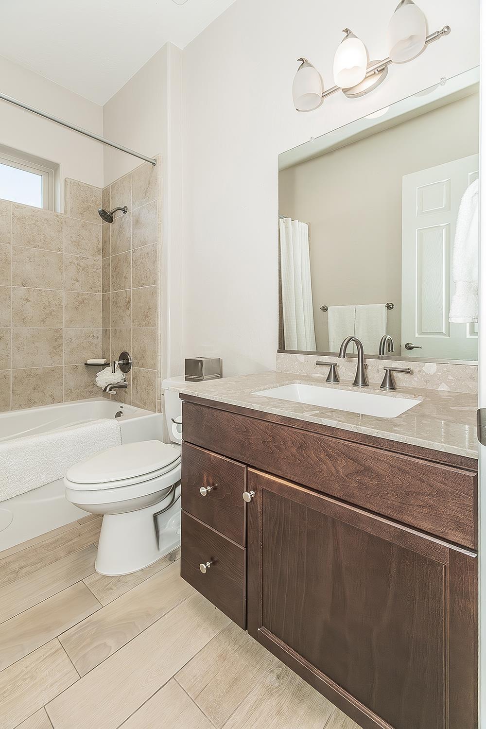 1924 E Via Fiore Ave, Fresno, CA 93730