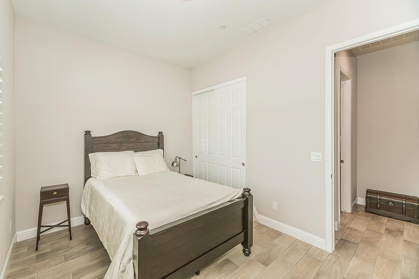 1924 E Via Fiore Ave, Fresno, CA 93730