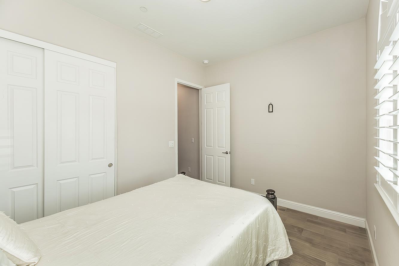 1924 E Via Fiore Ave, Fresno, CA 93730