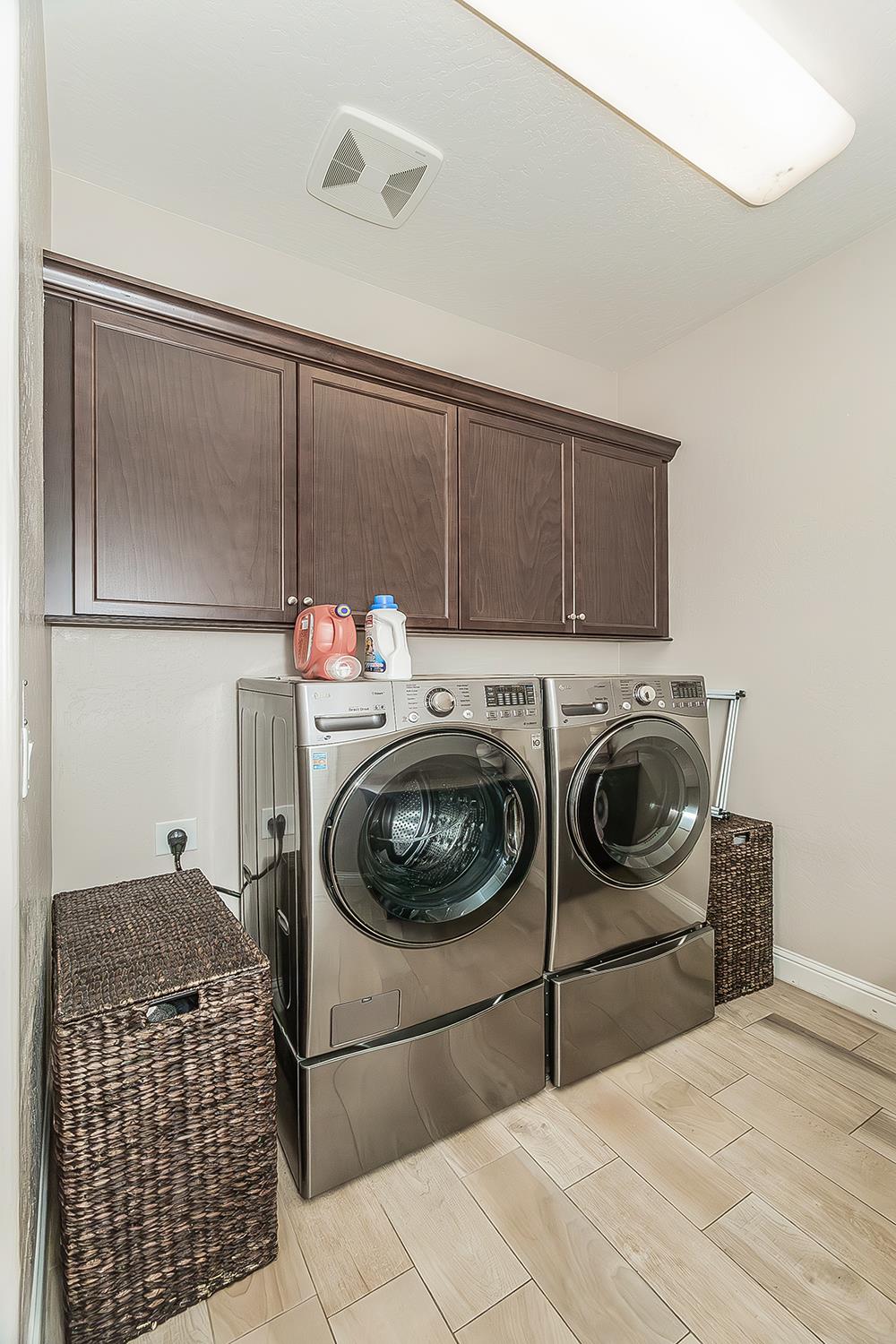 1924 E Via Fiore Ave, Fresno, CA 93730