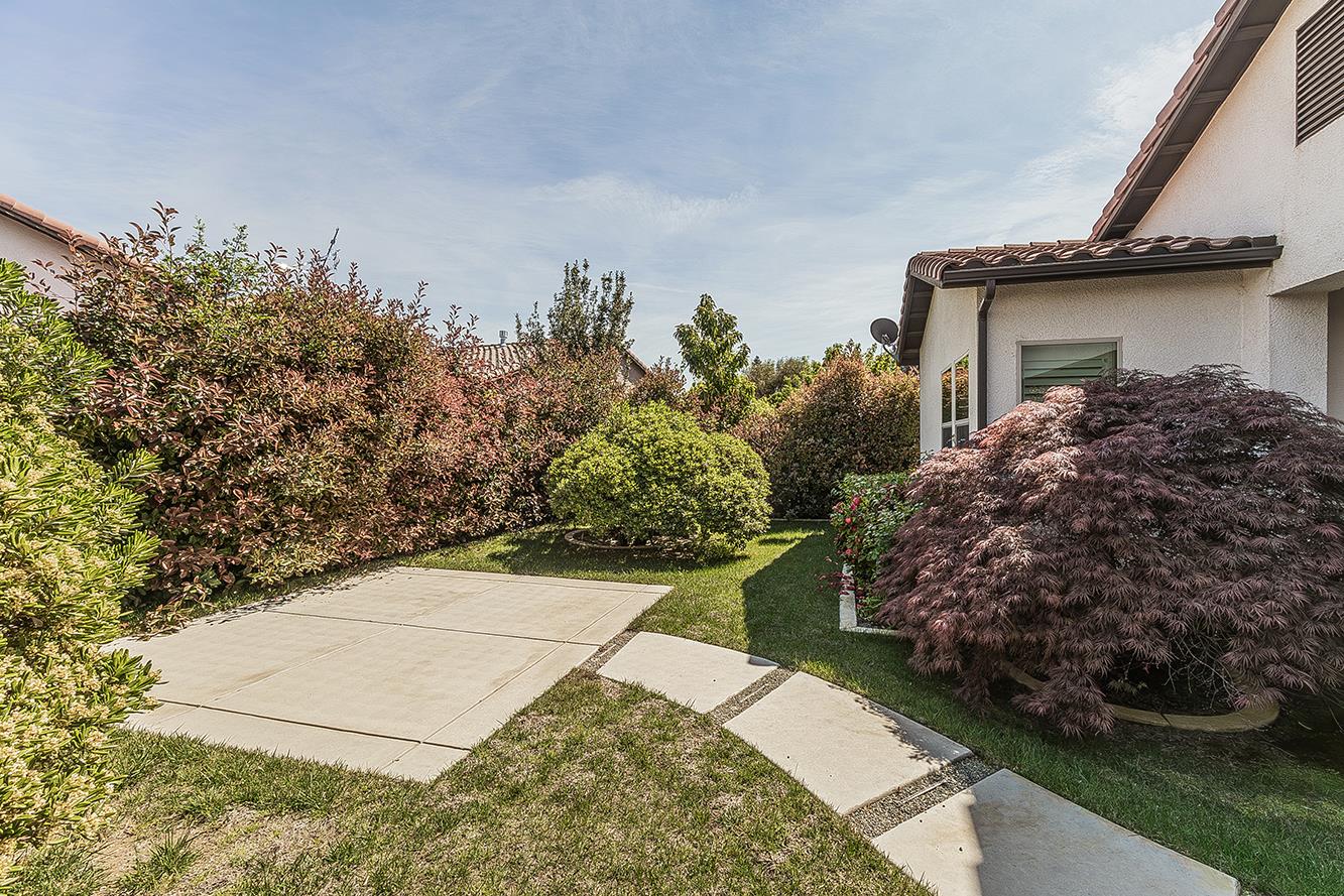 1924 E Via Fiore Ave, Fresno, CA 93730