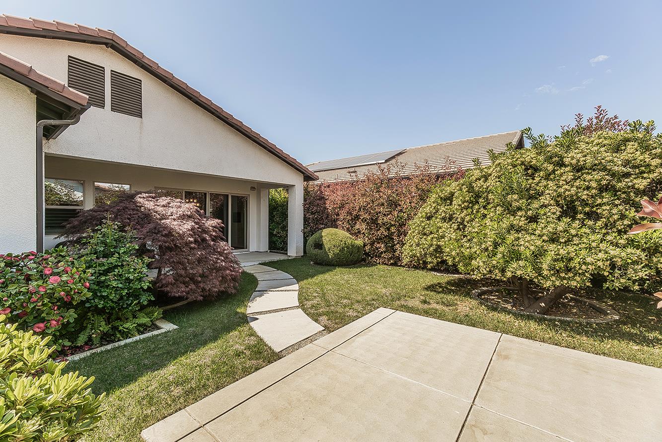 1924 E Via Fiore Ave, Fresno, CA 93730