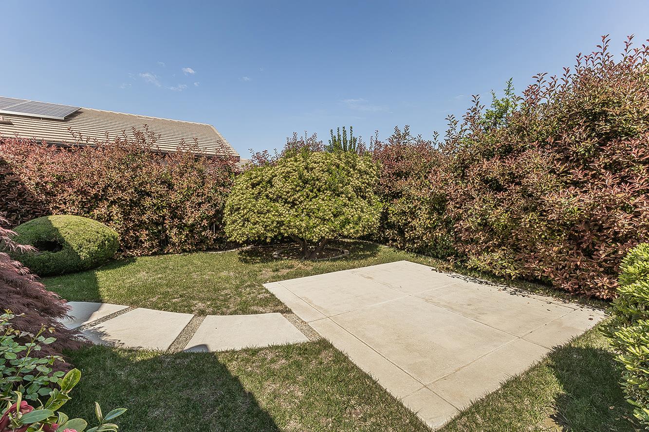 1924 E Via Fiore Ave, Fresno, CA 93730