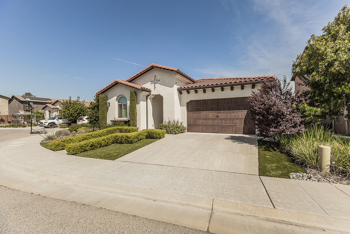 1924 E Via Fiore Ave, Fresno, CA 93730