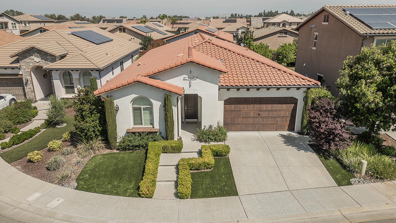 1924 E Via Fiore Ave, Fresno, CA 93730