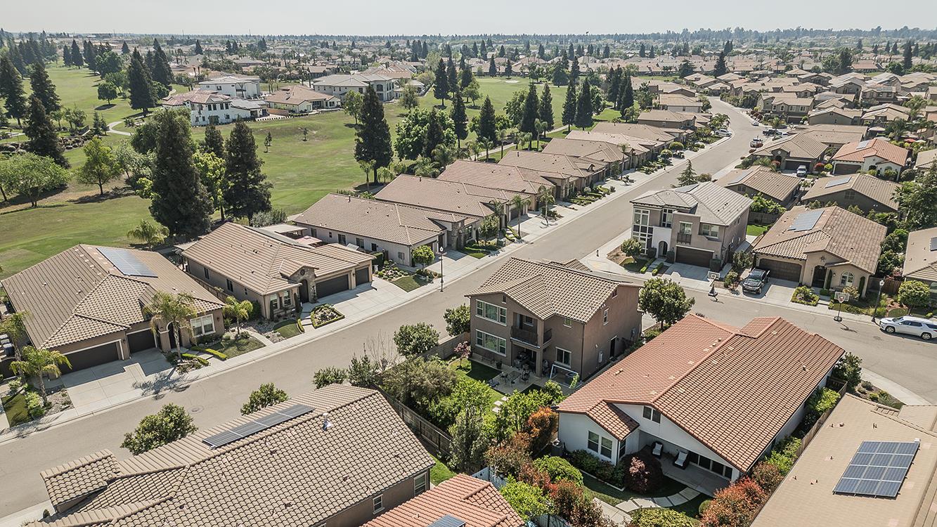 1924 E Via Fiore Ave, Fresno, CA 93730