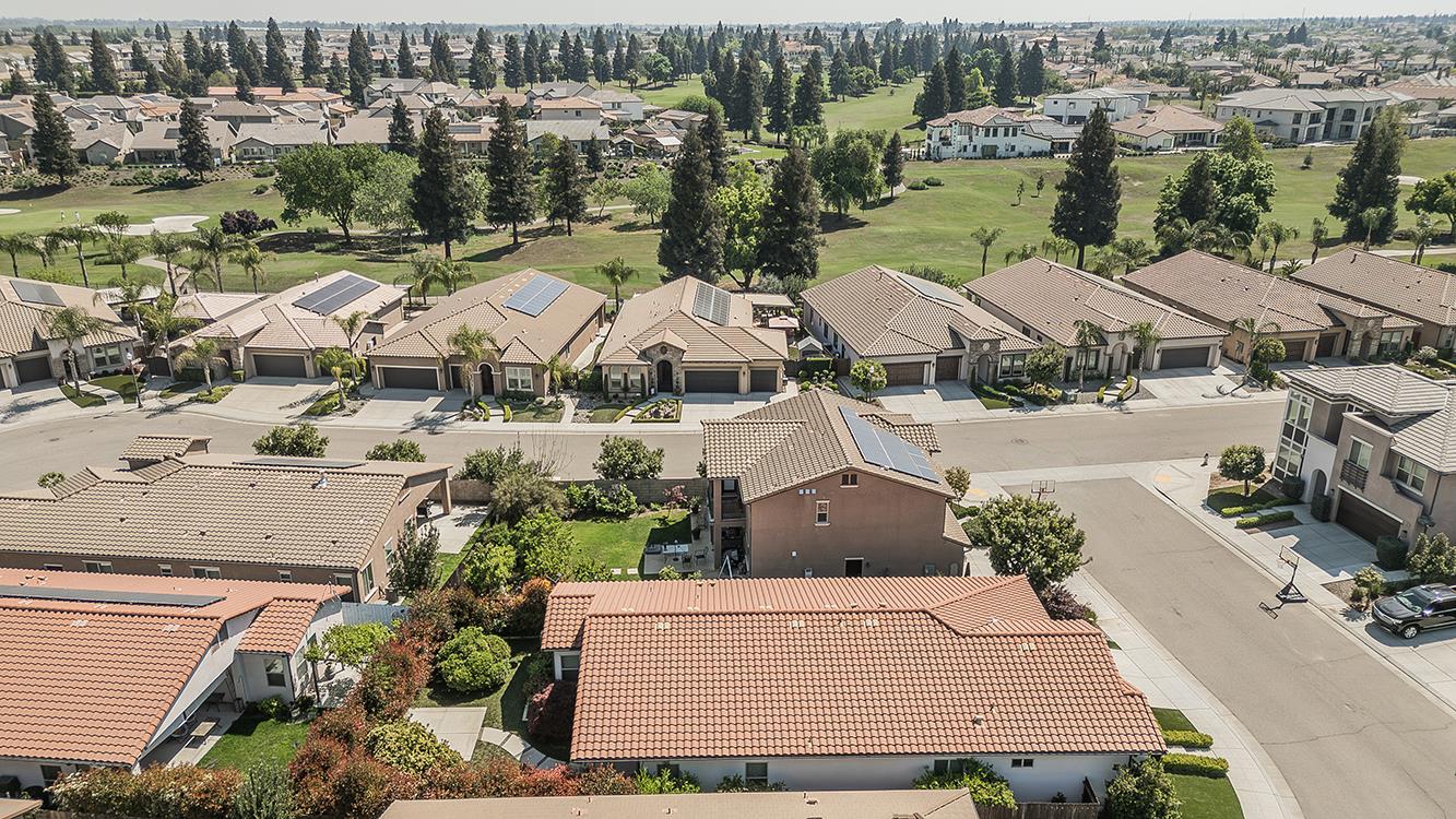 1924 E Via Fiore Ave, Fresno, CA 93730